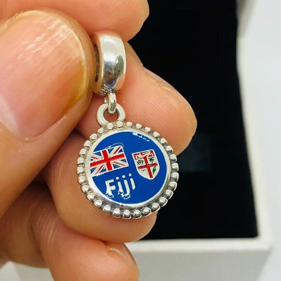 ✨🔥Pandora Flag of Fiji Exclusive Dangle charm - Picture 1 of 4